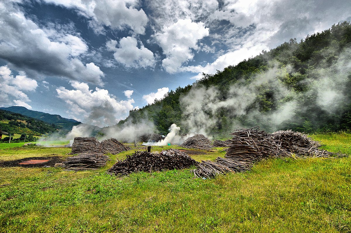 Antico mestiere del carbonaio